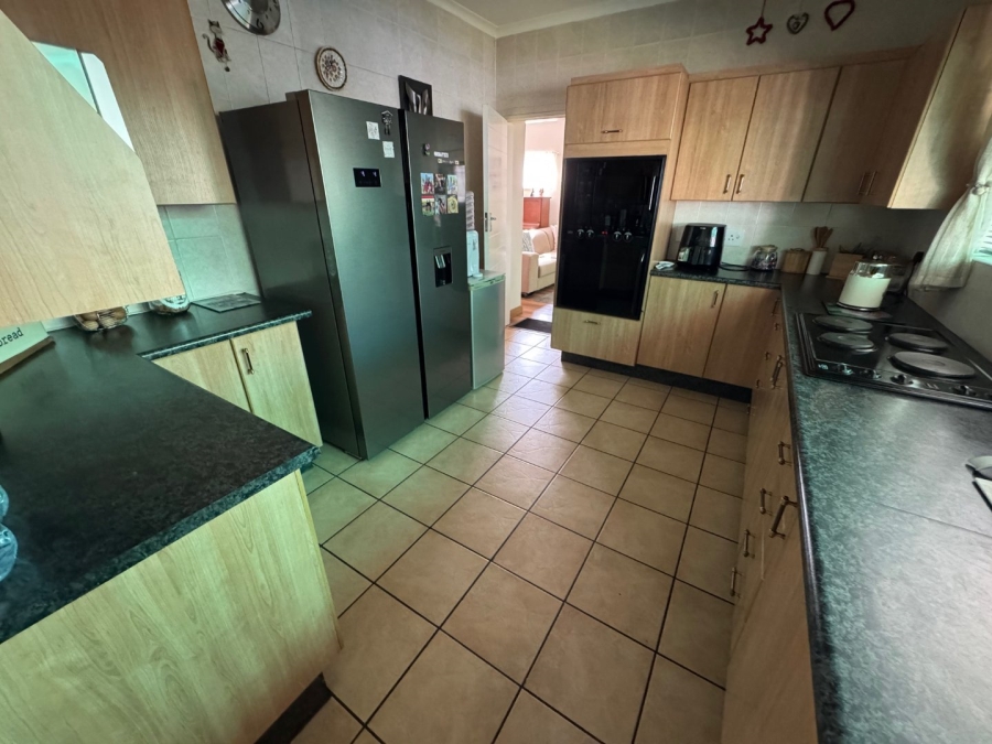 3 Bedroom Property for Sale in Glen Marais Gauteng
