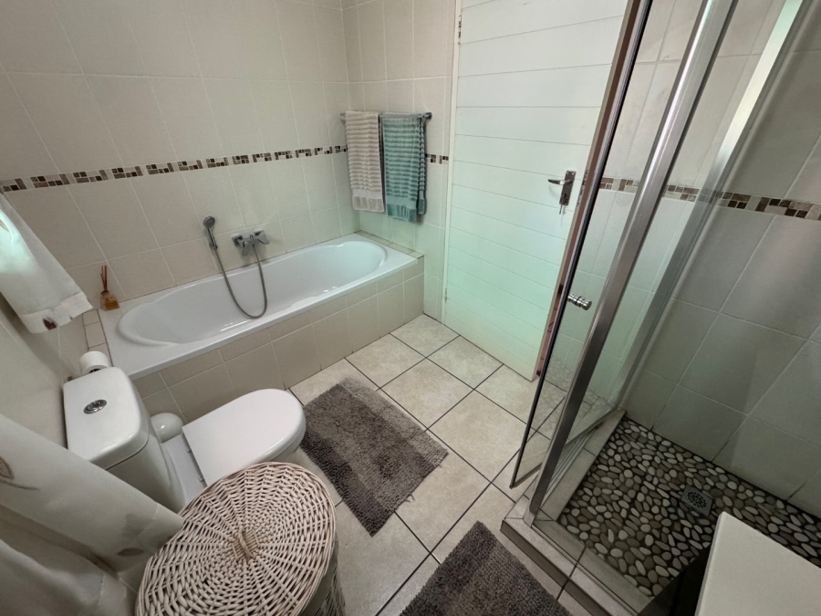 3 Bedroom Property for Sale in Glen Marais Gauteng