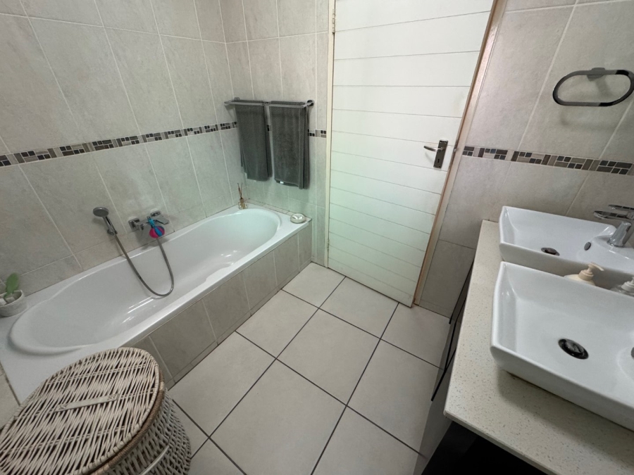 3 Bedroom Property for Sale in Glen Marais Gauteng