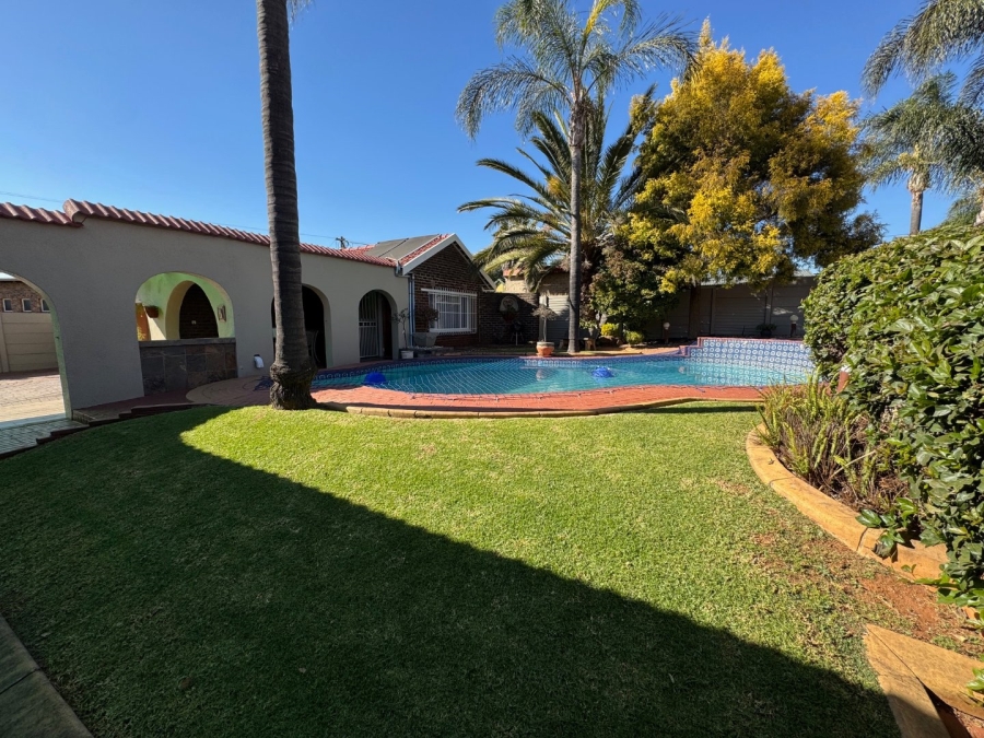 3 Bedroom Property for Sale in Glen Marais Gauteng