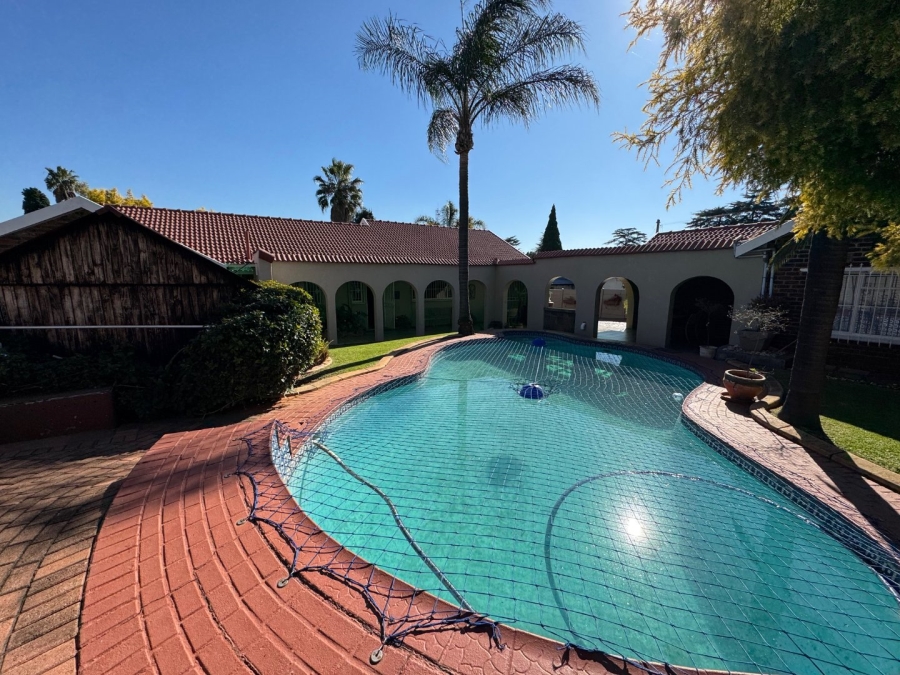 3 Bedroom Property for Sale in Glen Marais Gauteng