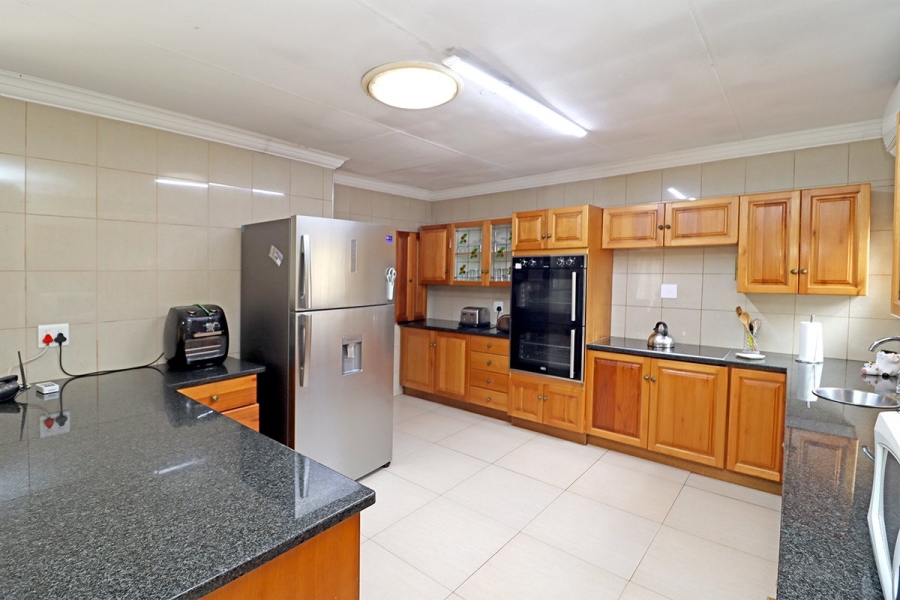 6 Bedroom Property for Sale in Eldoraigne Gauteng