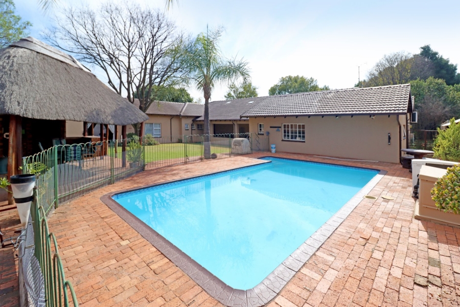 6 Bedroom Property for Sale in Eldoraigne Gauteng