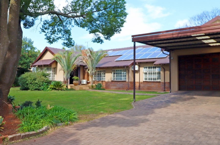 6 Bedroom Property for Sale in Eldoraigne Gauteng