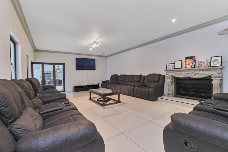 4 Bedroom Property for Sale in Ruimsig Gauteng