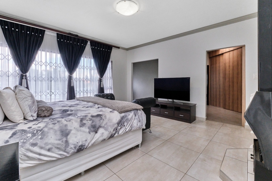 4 Bedroom Property for Sale in Ruimsig Gauteng