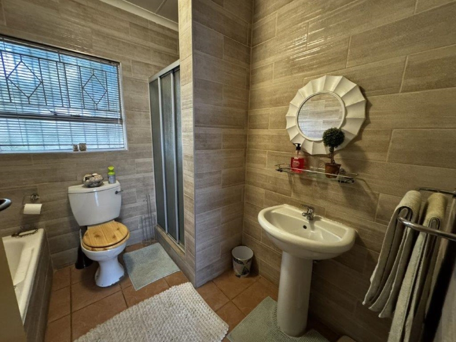 4 Bedroom Property for Sale in Aston Manor Gauteng