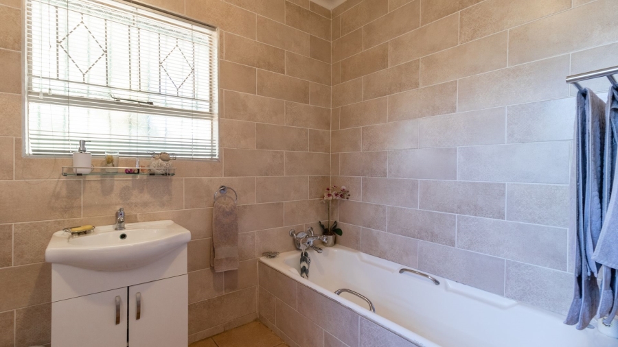4 Bedroom Property for Sale in Aston Manor Gauteng