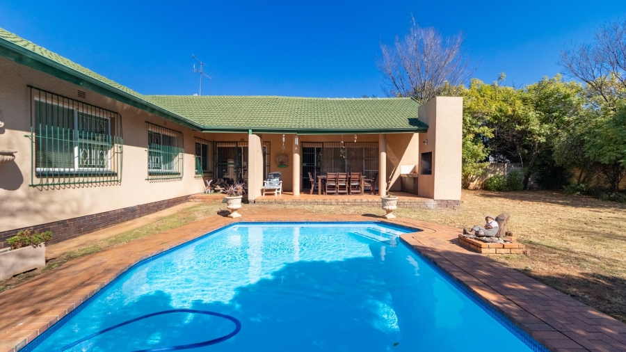 4 Bedroom Property for Sale in Aston Manor Gauteng