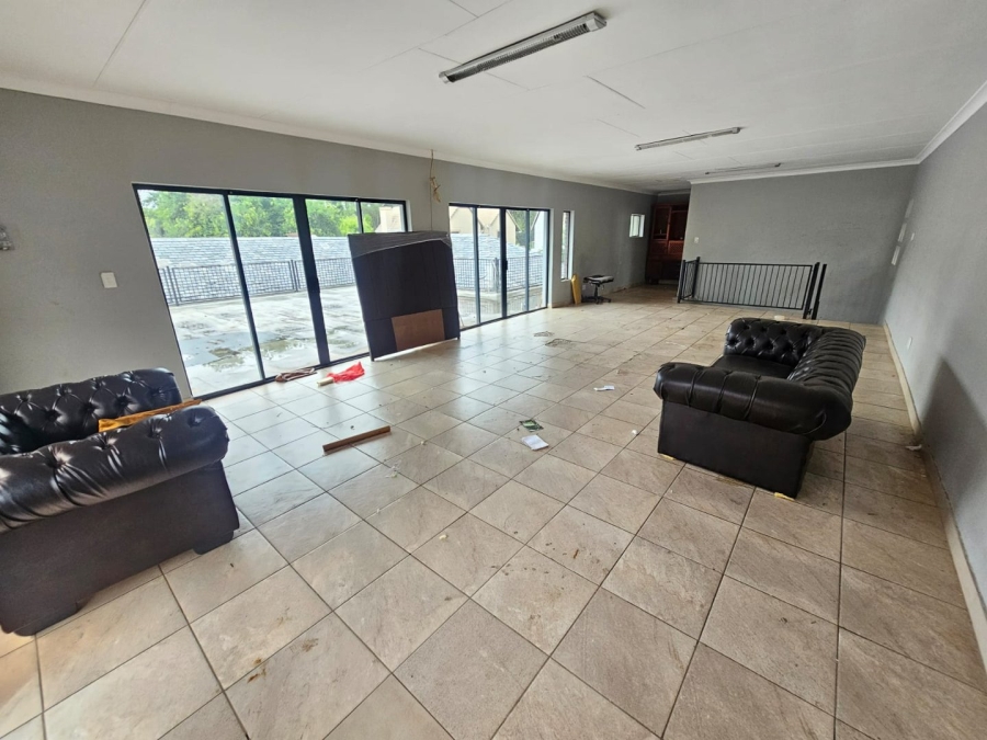  Bedroom Property for Sale in Zwartkop Gauteng
