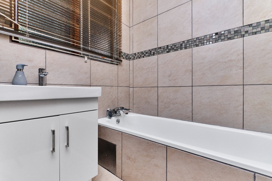 To Let 3 Bedroom Property for Rent in Randpark Ridge Gauteng