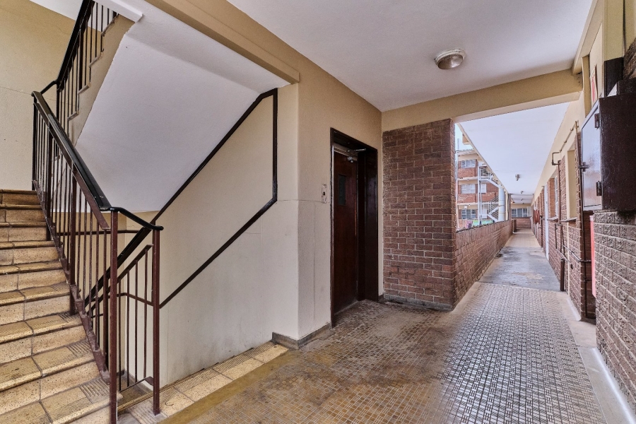 To Let 2 Bedroom Property for Rent in Florida Gauteng
