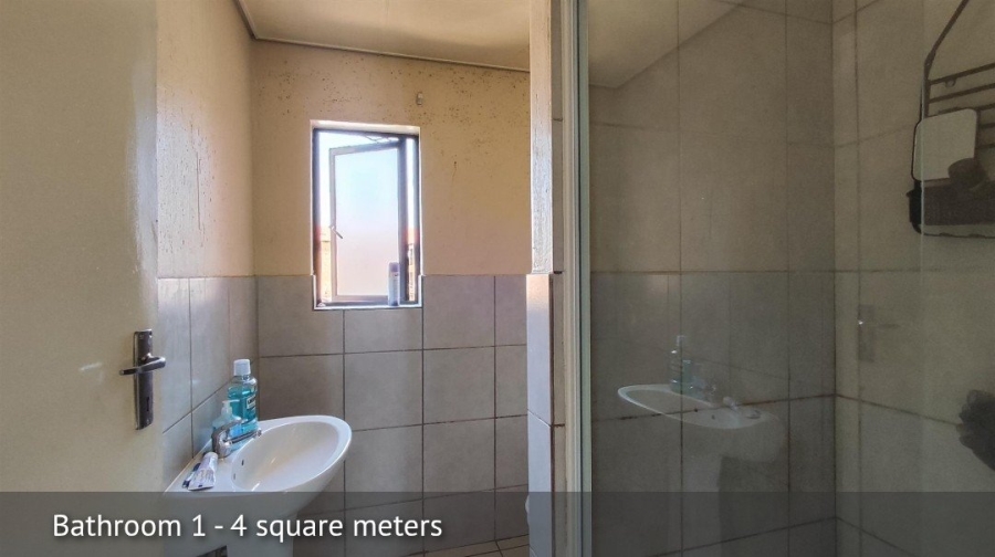 2 Bedroom Property for Sale in Cruywagenpark Gauteng