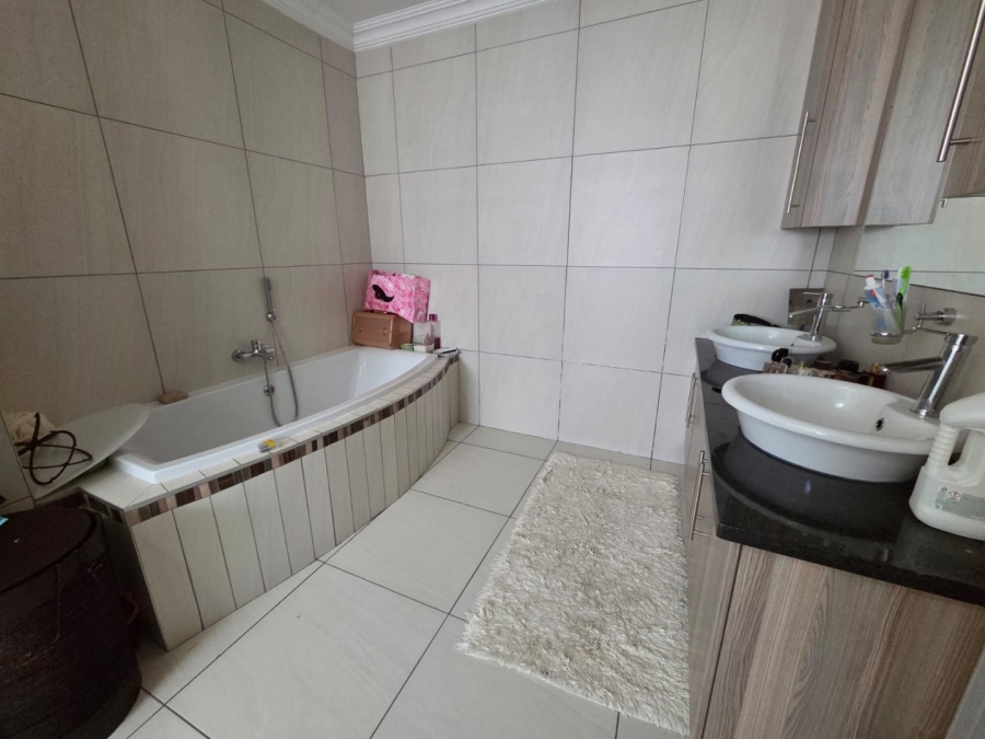 3 Bedroom Property for Sale in Magalieskruin Gauteng