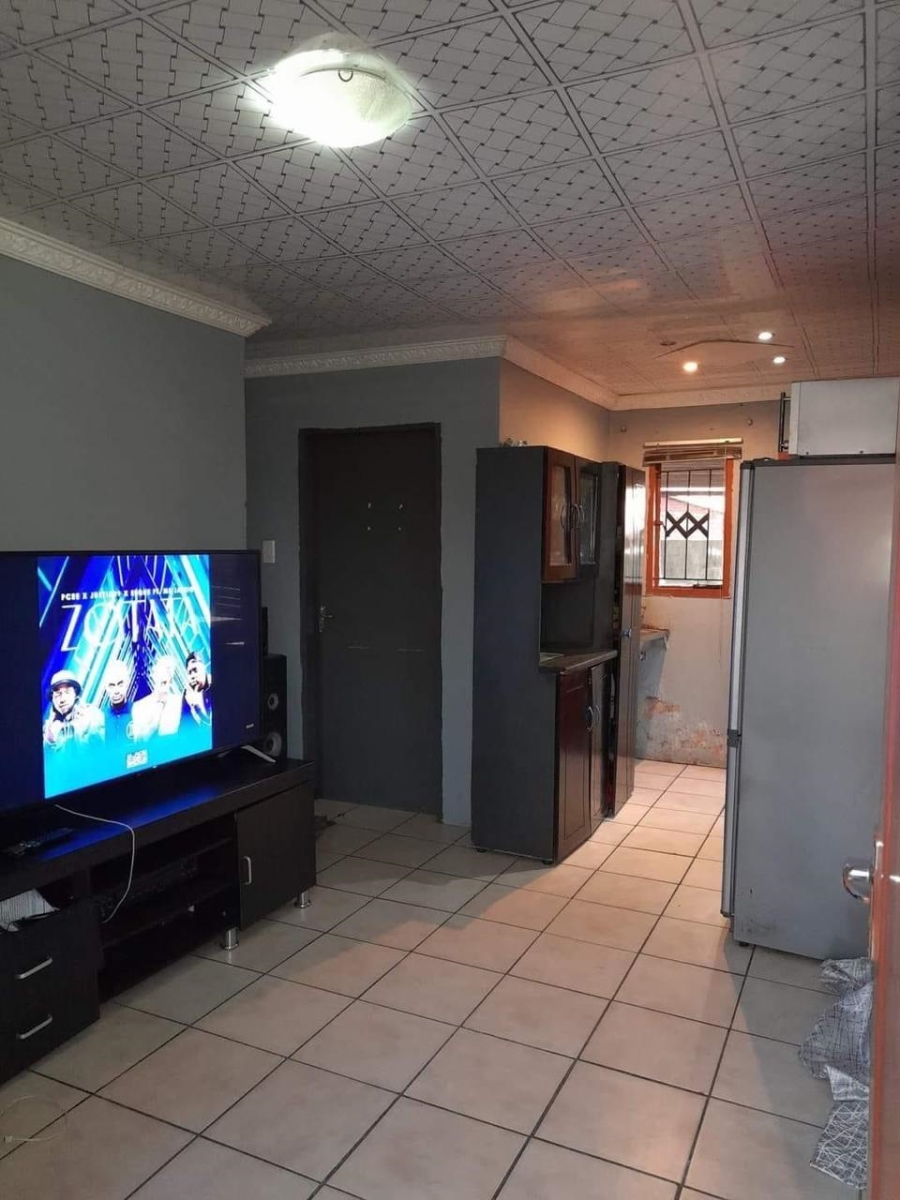 2 Bedroom Property for Sale in Esangweni Gauteng