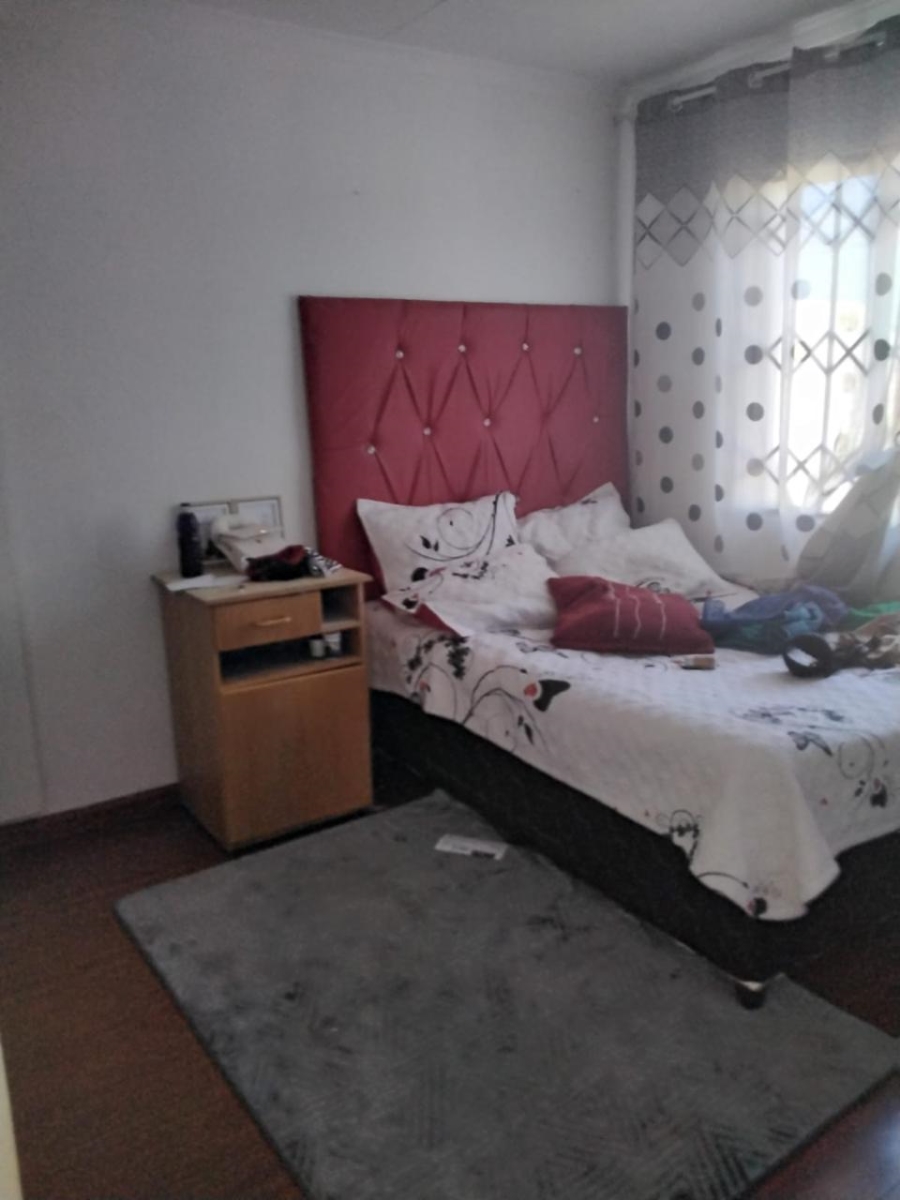 2 Bedroom Property for Sale in Esangweni Gauteng