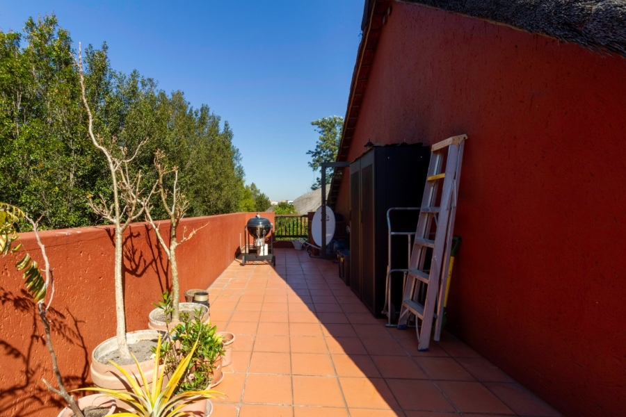 2 Bedroom Property for Sale in Sunninghill Gauteng