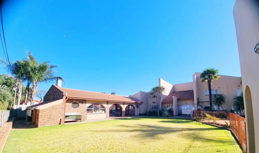 5 Bedroom Property for Sale in Brackenhurst Gauteng