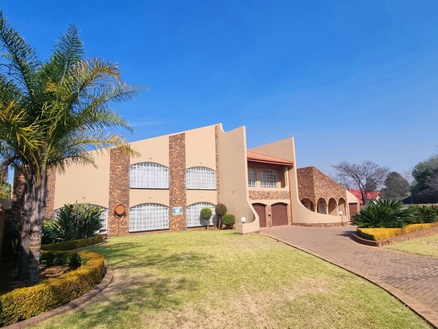 5 Bedroom Property for Sale in Brackenhurst Gauteng