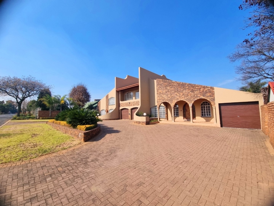 5 Bedroom Property for Sale in Brackenhurst Gauteng