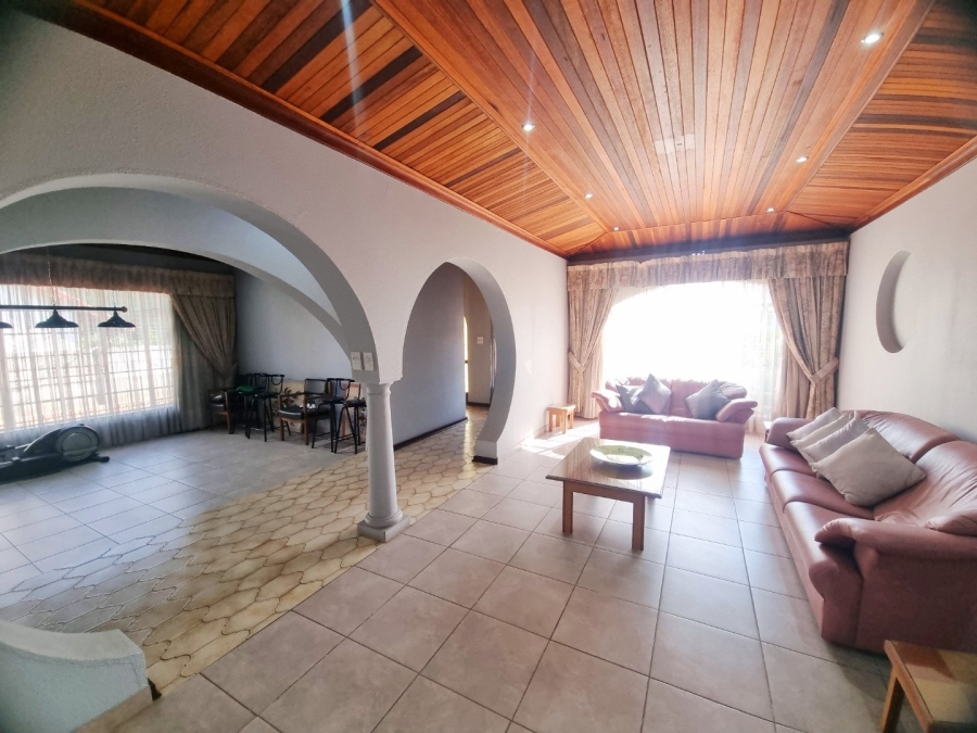 5 Bedroom Property for Sale in Brackenhurst Gauteng