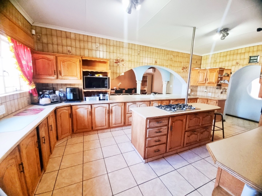 5 Bedroom Property for Sale in Brackenhurst Gauteng