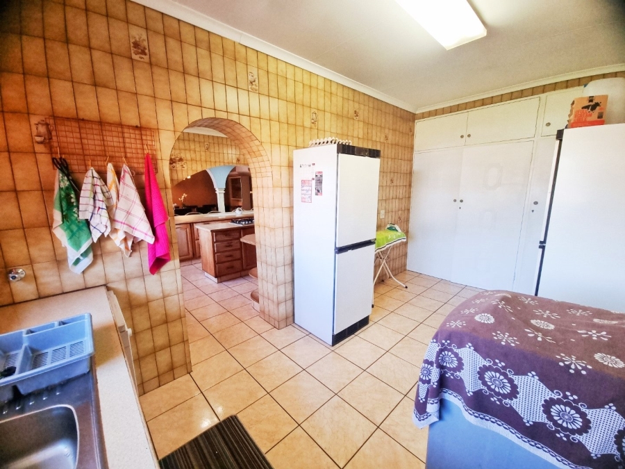 5 Bedroom Property for Sale in Brackenhurst Gauteng