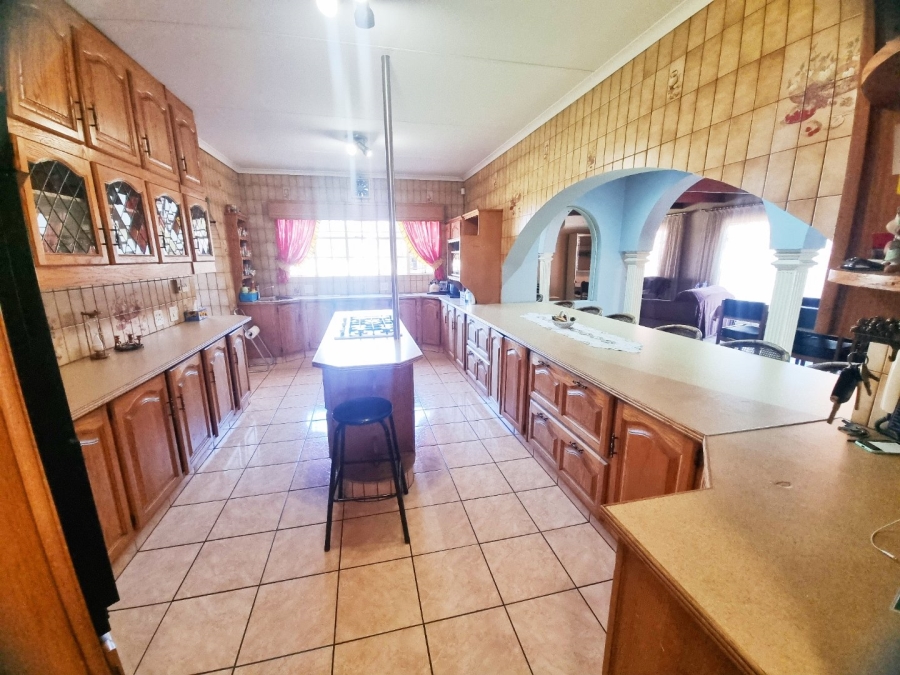 5 Bedroom Property for Sale in Brackenhurst Gauteng