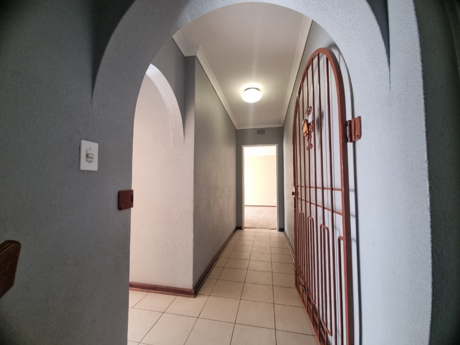 5 Bedroom Property for Sale in Brackenhurst Gauteng