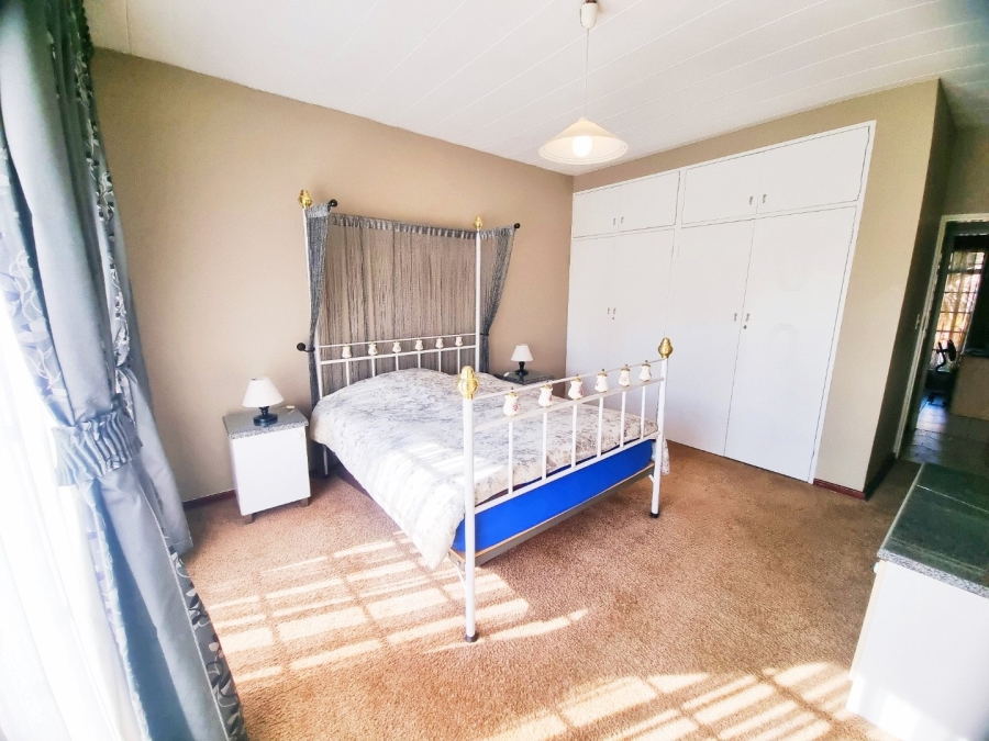 5 Bedroom Property for Sale in Brackenhurst Gauteng