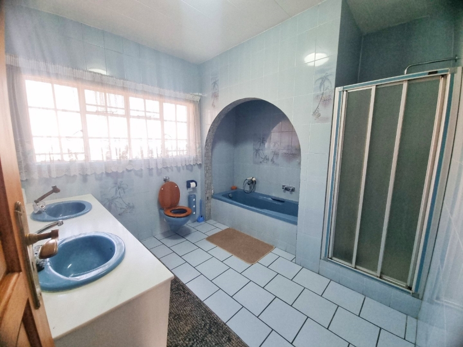 5 Bedroom Property for Sale in Brackenhurst Gauteng