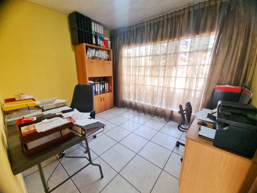 5 Bedroom Property for Sale in Brackenhurst Gauteng