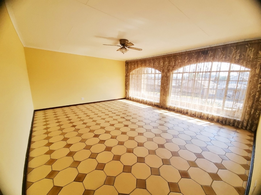 5 Bedroom Property for Sale in Brackenhurst Gauteng