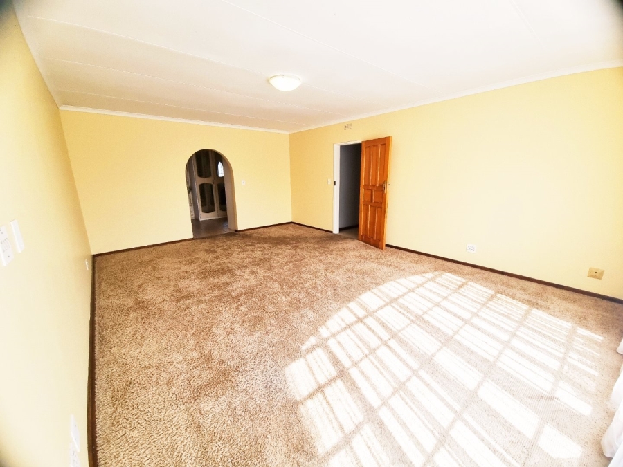 5 Bedroom Property for Sale in Brackenhurst Gauteng