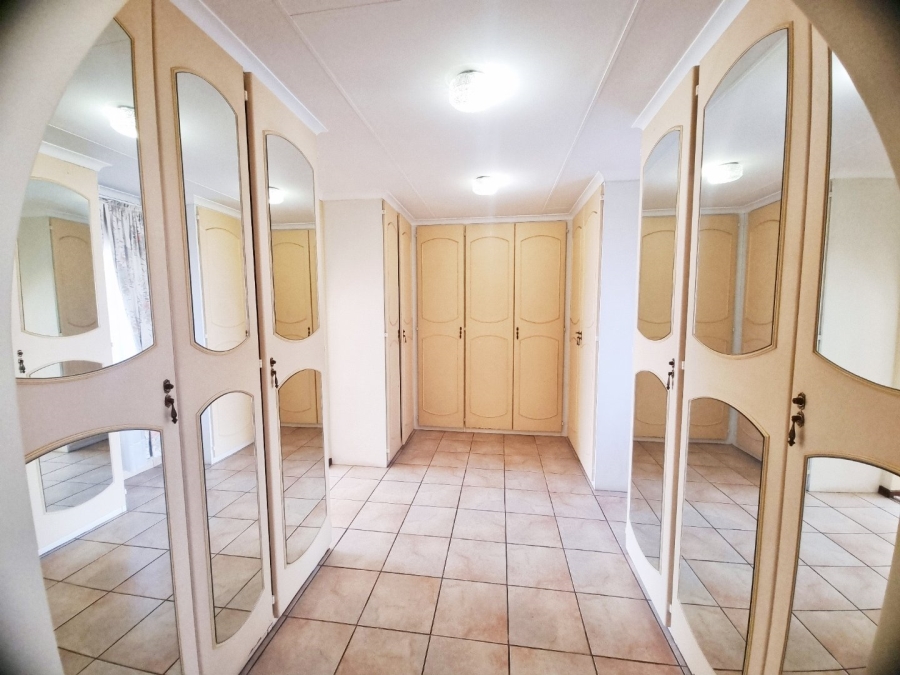 5 Bedroom Property for Sale in Brackenhurst Gauteng