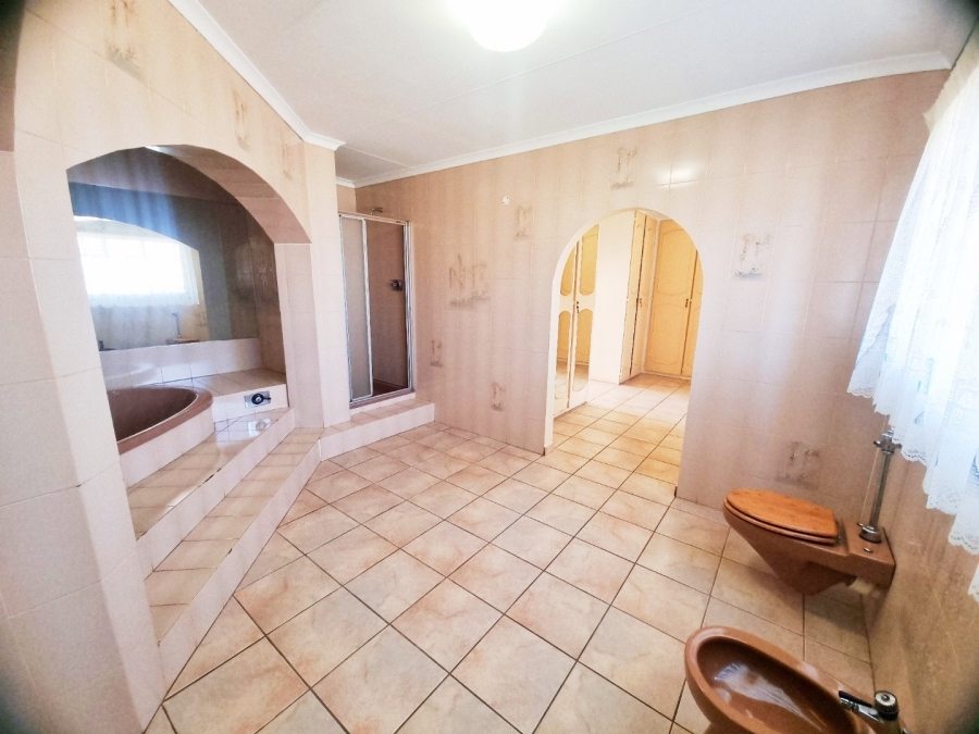 5 Bedroom Property for Sale in Brackenhurst Gauteng