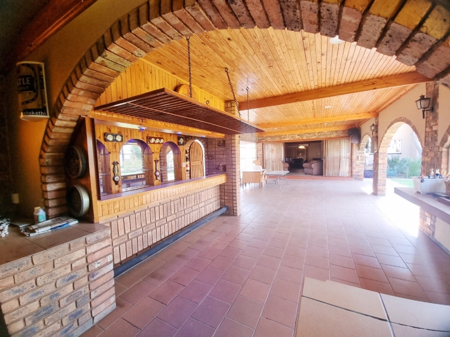 5 Bedroom Property for Sale in Brackenhurst Gauteng
