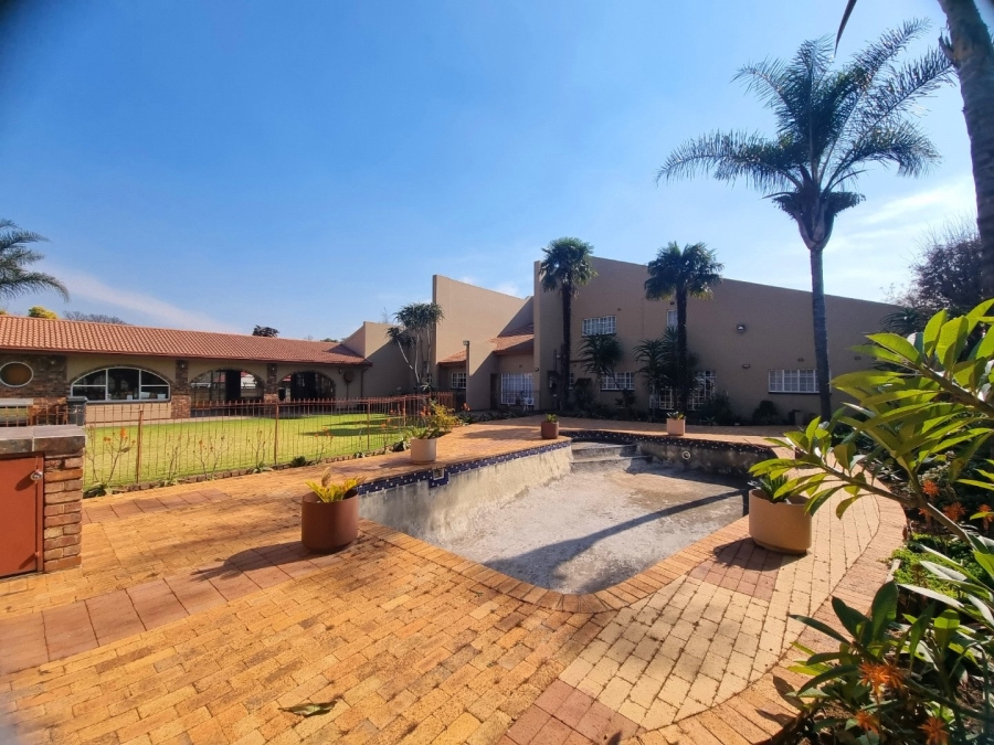 5 Bedroom Property for Sale in Brackenhurst Gauteng