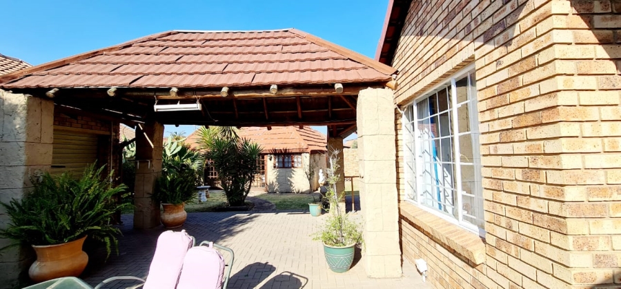 To Let 3 Bedroom Property for Rent in The Reeds Gauteng