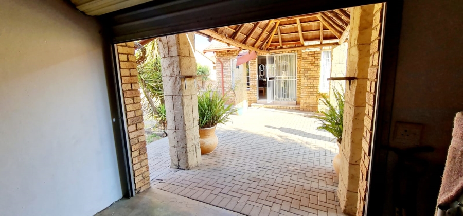 To Let 3 Bedroom Property for Rent in The Reeds Gauteng