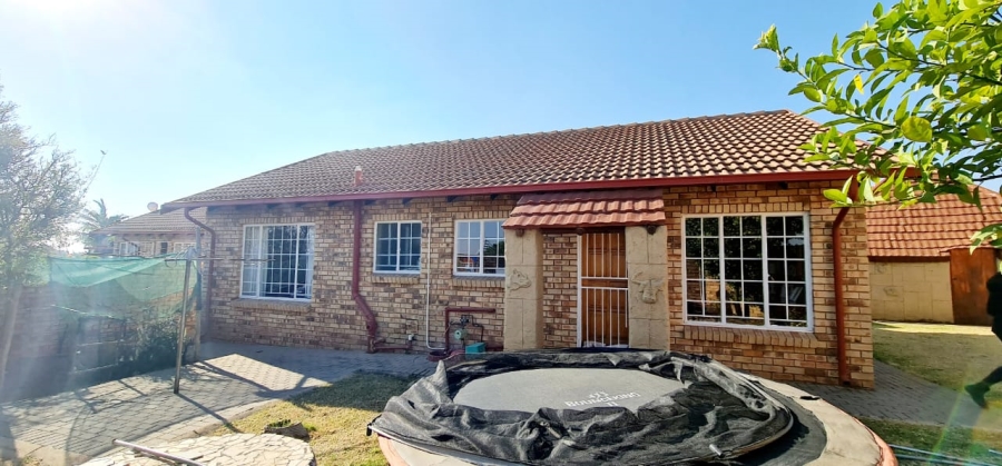 To Let 3 Bedroom Property for Rent in The Reeds Gauteng