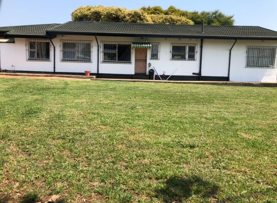 To Let 3 Bedroom Property for Rent in Birch Acres Gauteng