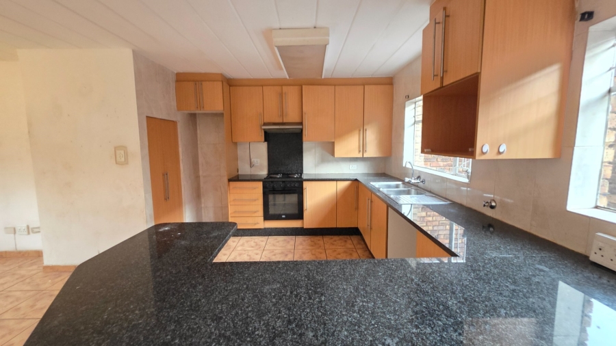 To Let 2 Bedroom Property for Rent in Erasmia Gauteng