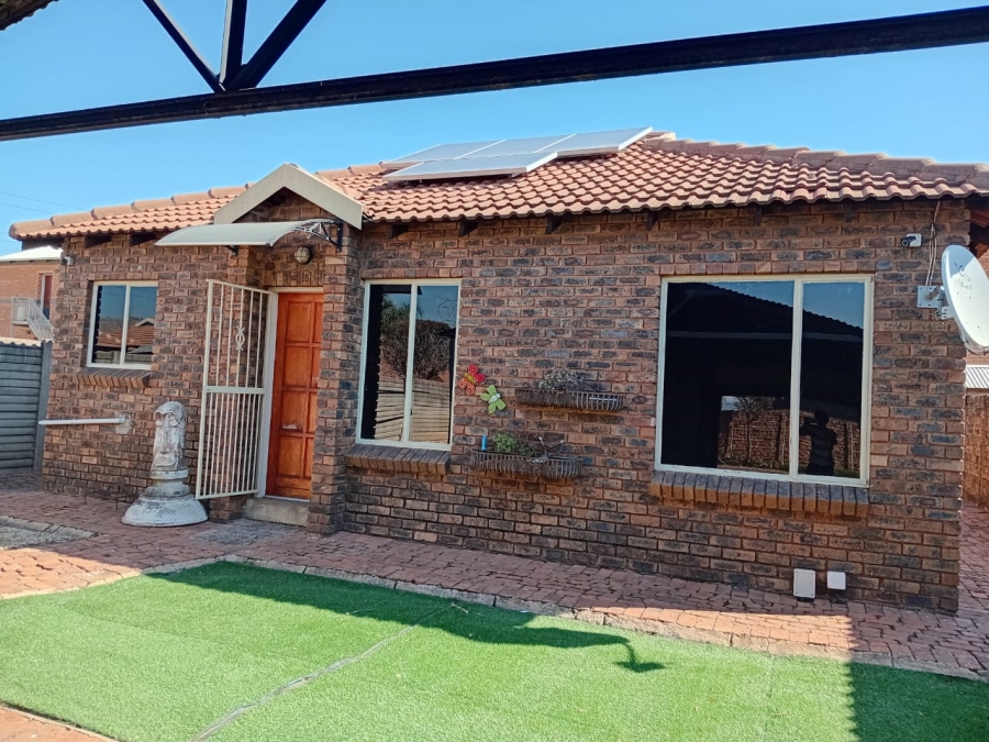 2 Bedroom Property for Sale in Andeon AH Gauteng