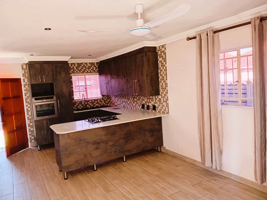 2 Bedroom Property for Sale in Andeon AH Gauteng