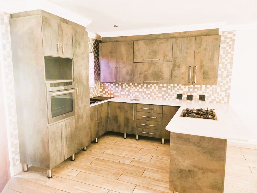 2 Bedroom Property for Sale in Andeon AH Gauteng