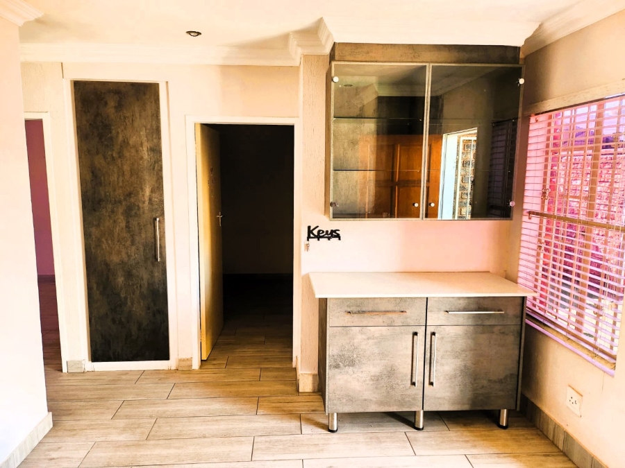 2 Bedroom Property for Sale in Andeon AH Gauteng