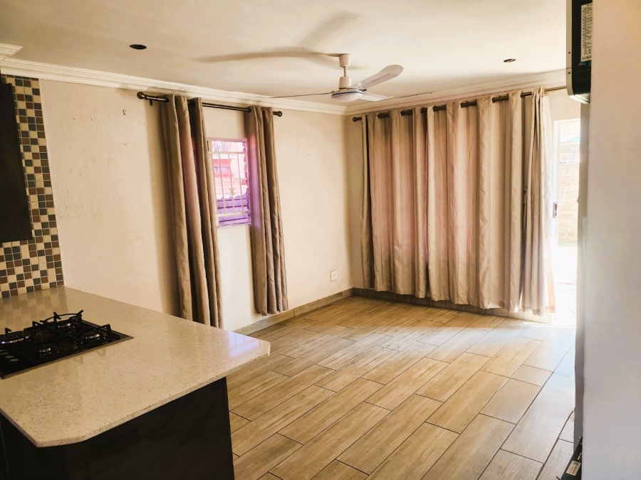 2 Bedroom Property for Sale in Andeon AH Gauteng