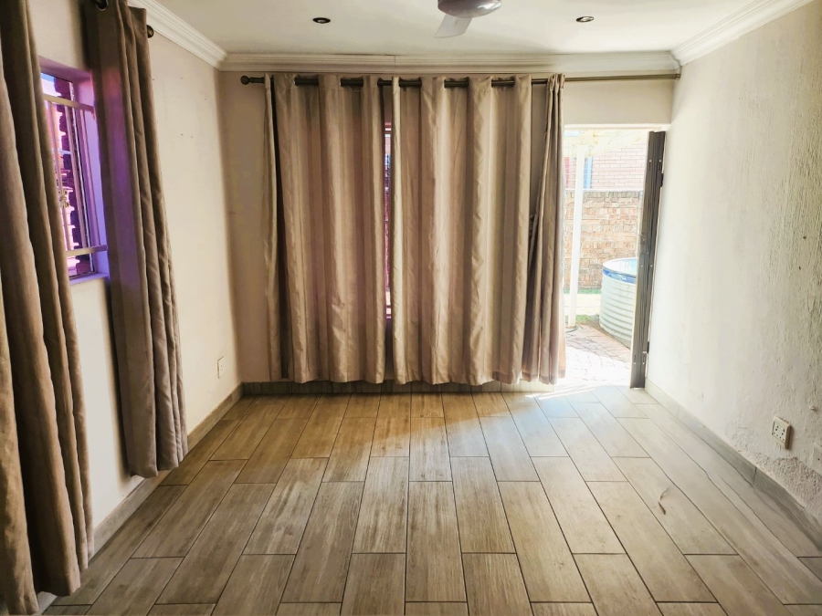 2 Bedroom Property for Sale in Andeon AH Gauteng