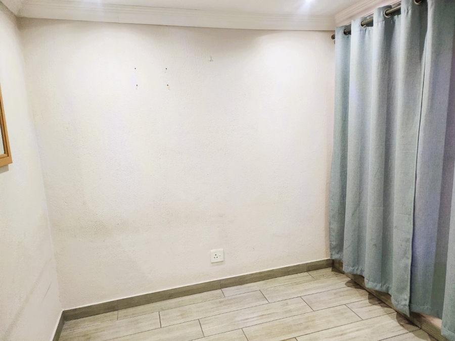 2 Bedroom Property for Sale in Andeon AH Gauteng